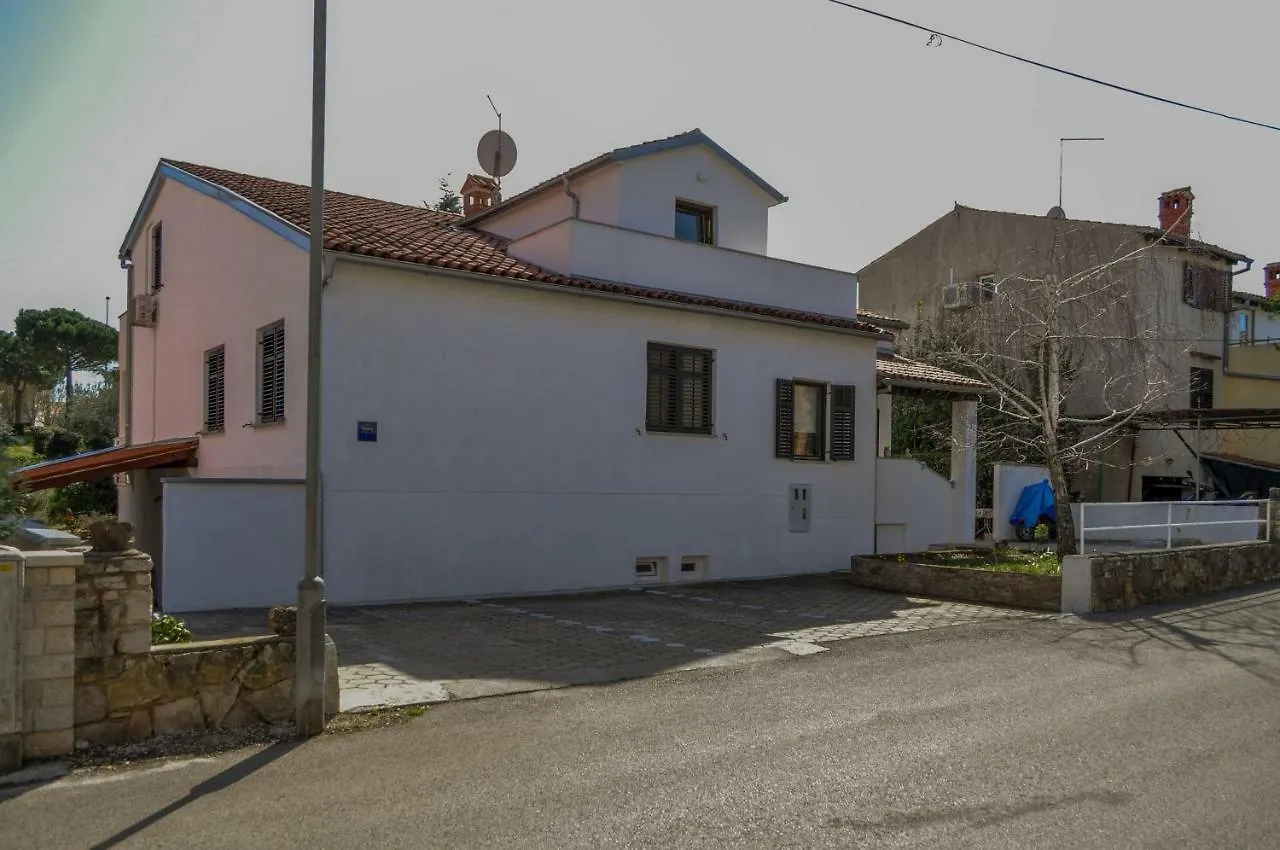 Apartment Rosa 2 Ровинь